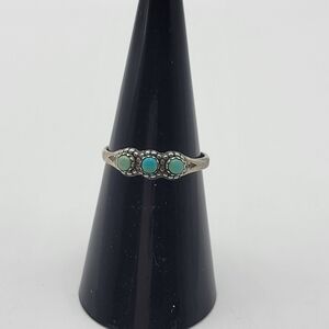 Vintage small danity native turquoise 3 stone ring size 5.5 Bell trading